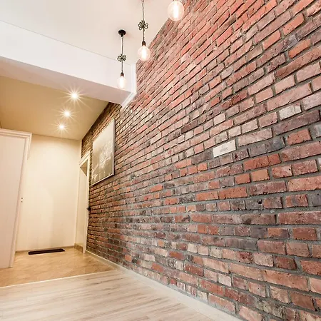 Hallow 1 Apartment *